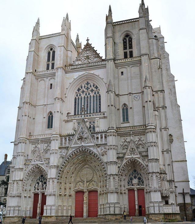 La Cathédrale De Saint Pierre Et Saint Paul