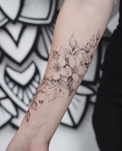 Tatouage Femme Fleurs Avant Bras