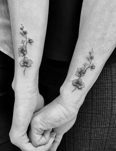 Tatouage Femme Petites Fleurs Deux Avant Bras