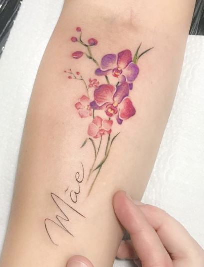Tatouage Femme Prénom Et Fleur En Couleur Avant Bras