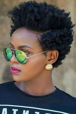 Un Style Afro De Coupe Courte Moderne