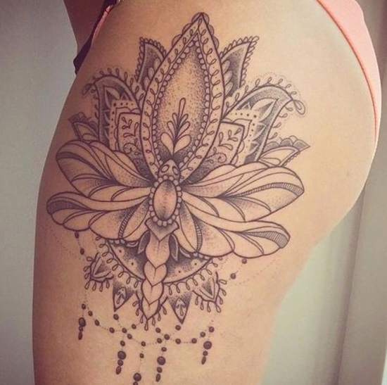 Tatouage de cuisse de fleur de lotus