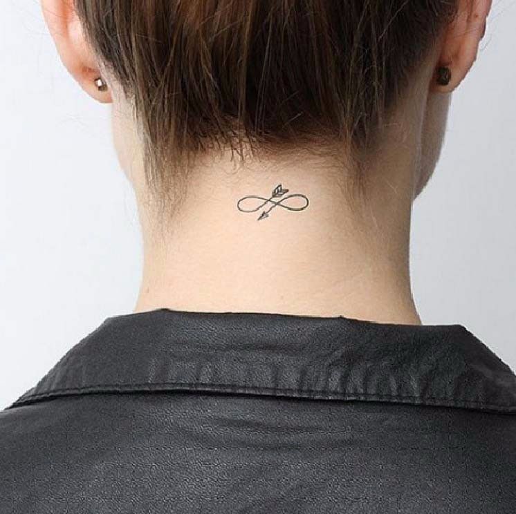 Tatouage Discret En Forme De Flèche 