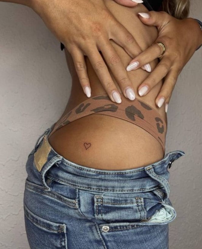 Tatouage Coeur Sur Les Fesses