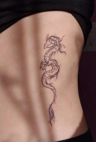 Tatouage Dragon Sur Les Côtes