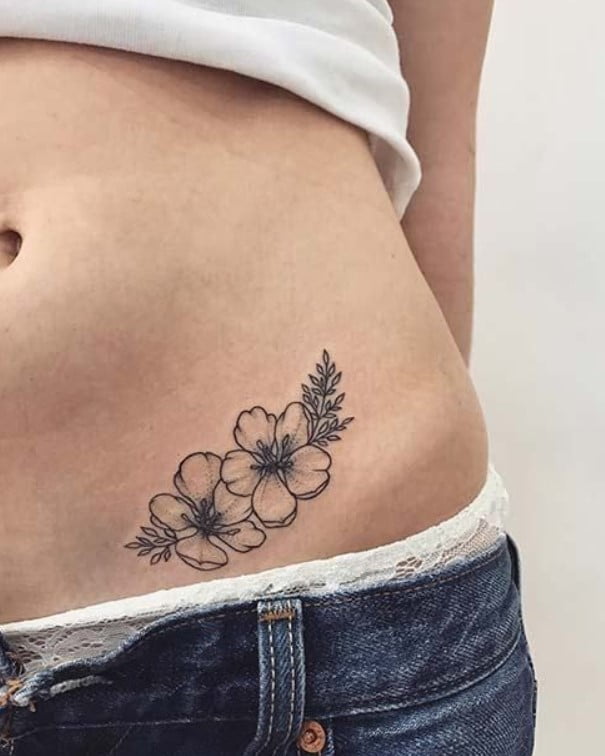 Tatouage Fleur Sur Le Ventre