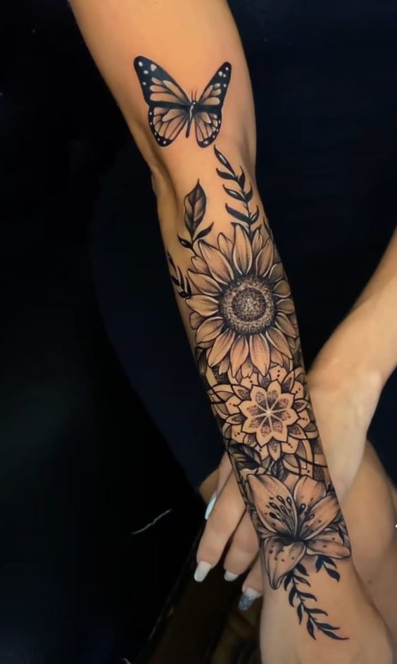 Tatouage fleurs & papillons