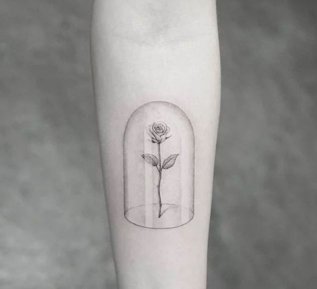 tatouage Rose La Belle Et La Bête 