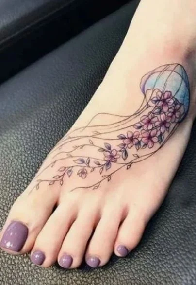 Méduse à fleurs tatouage