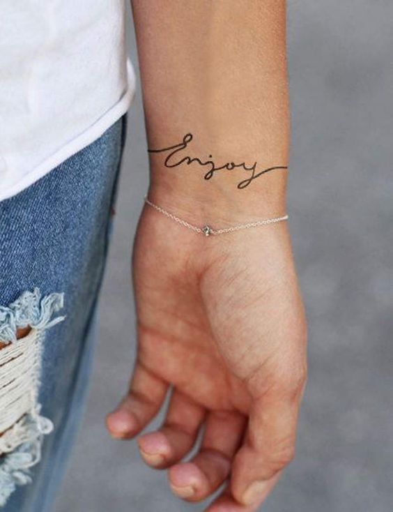 Tatouage Bracelet Avec Mot Enjoy