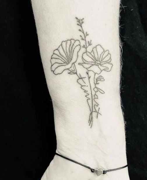 Tatouage Poignet Femme Prénoms Avec Fleurs