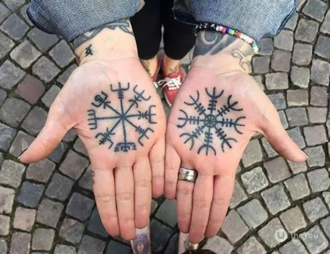 Tatouage Symbole De Rune 