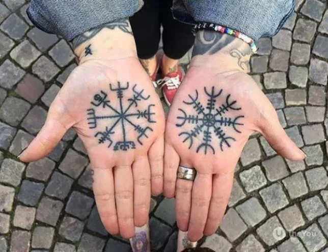 Tatouage Symbole De Rune