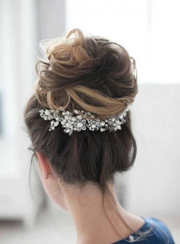 chignon Haut Et Peigne