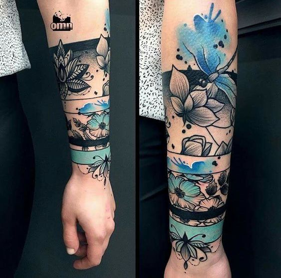 Tatouage fleurs & libellule bleue