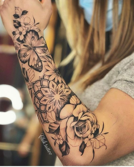 Tatouage roses & papillons