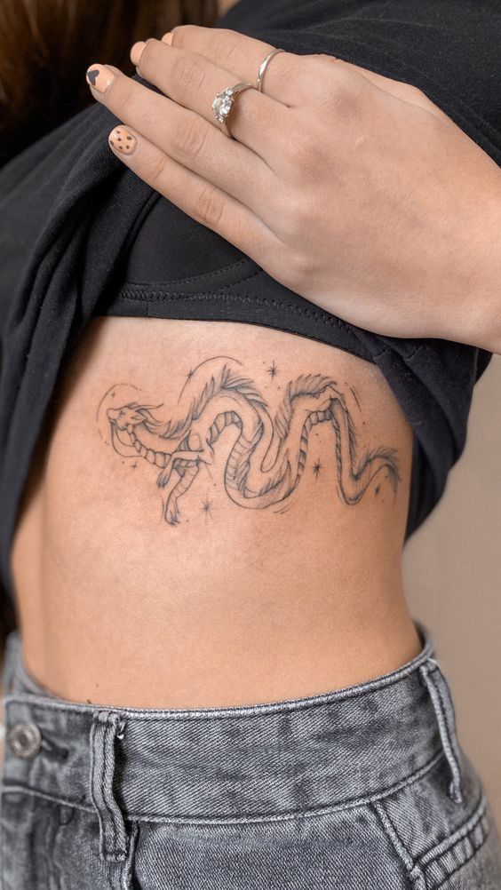 Tatouage Cote Femme Dragon & étoiles 