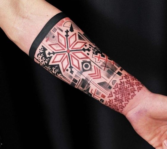 Tatouage géométrique rouge & noir