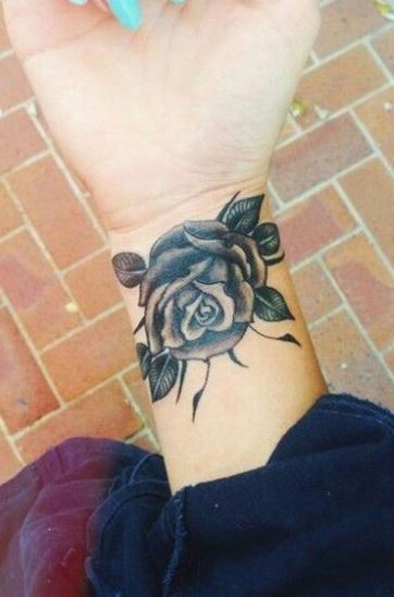 tatouage Rose Poignet 