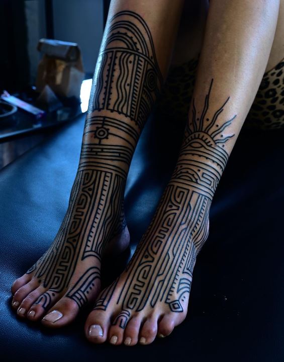 Tatouage Pied Femme Blackwork Tribal