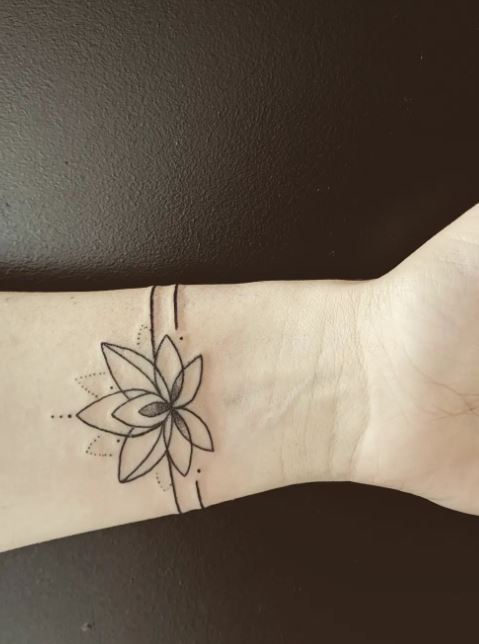 Tatouage Poignet Femme Bracelet à Lotus