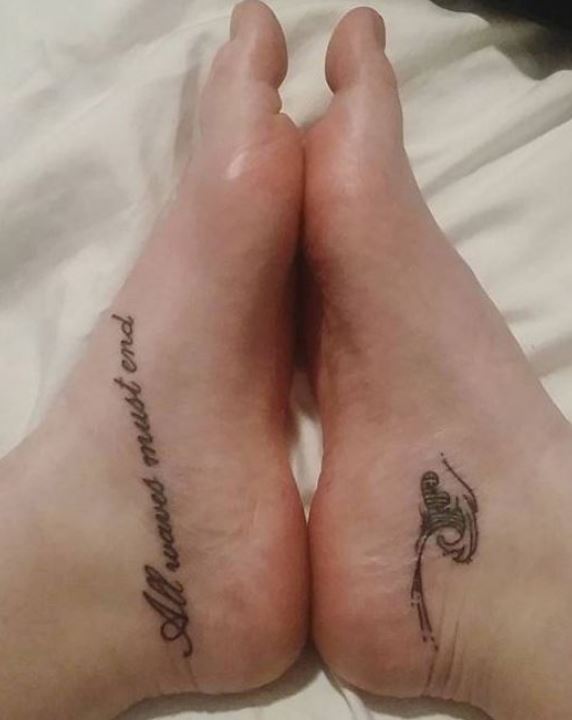 Tatouage Pied Femme Phrase Et Vague