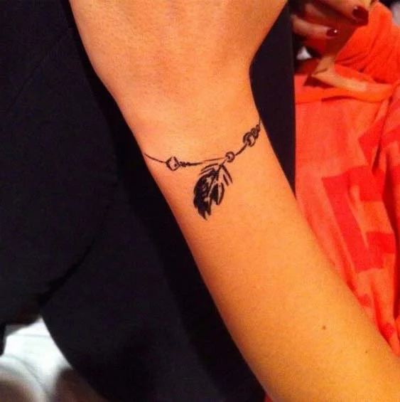 Tatouage Bracelet Avec Plume
