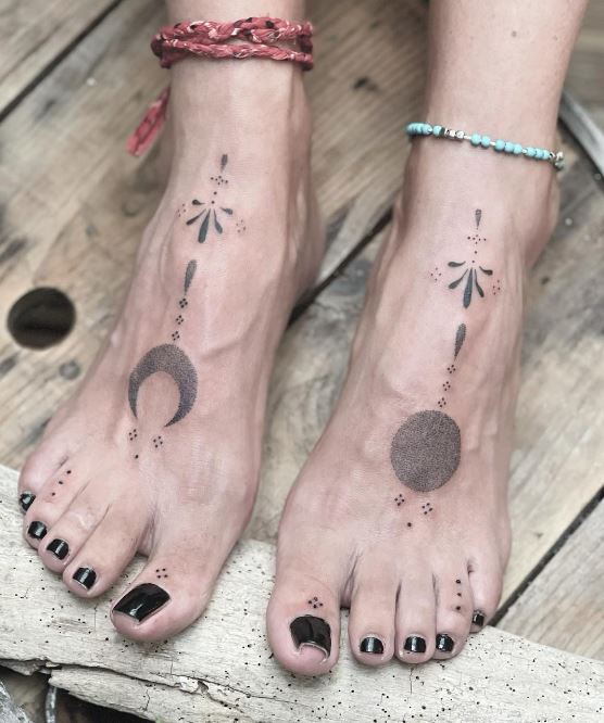 Tatouage Femme Bohème Sur Les Pieds