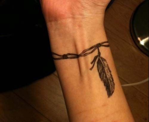 Tatouage Bracelet Avec Plume Et Corde