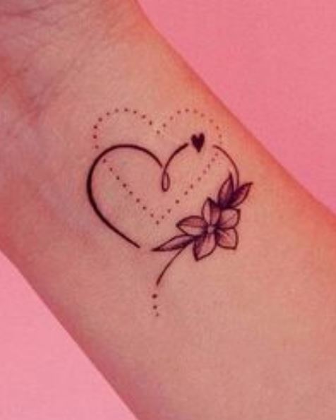 Tatouage Poignet Femme Cœurs à Motif Floral 