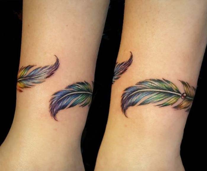 Tatouage Bracelet En Plume Colorée