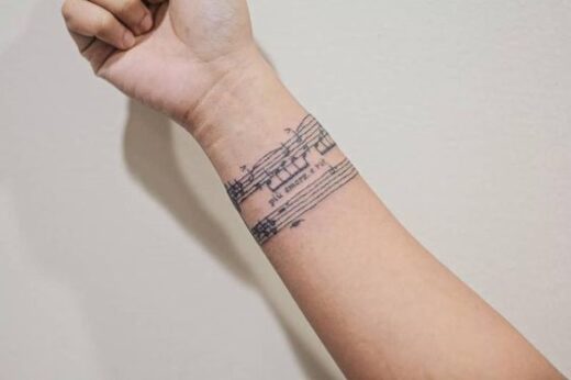 Tatouage bracelet femme : 100 meilleures idées de motifs