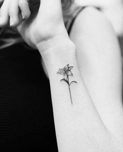 Tatouage Poignet Femme Fleur De Lys