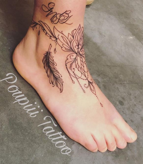 Tatouage Pied Femme Mandala Et Plume