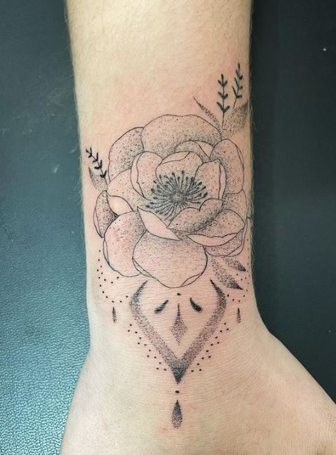 Tatouage Poignet Femme Pivoine