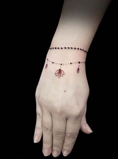 Tatouage Bracelet Avec Perles Et Lotus