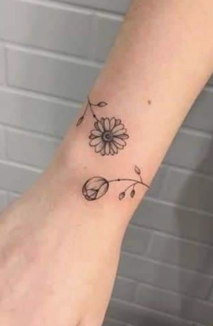 Tatouage Poignet Femme Duo De Fleur 