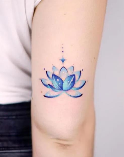 Lotus Bleu à L'arrière Du Bras