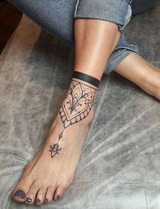 Tatouage pied mandala