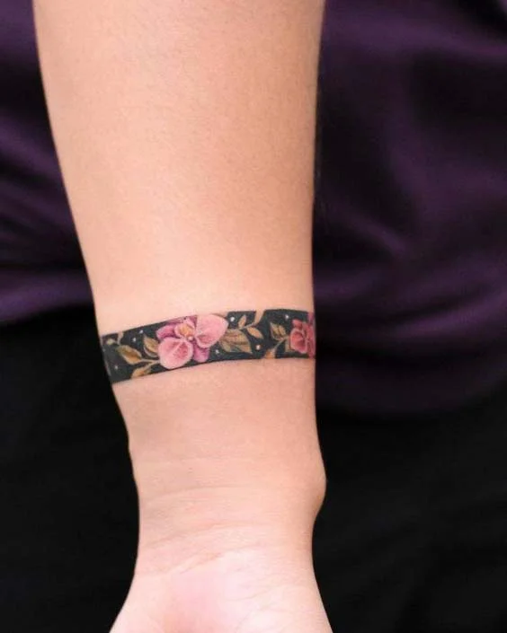 Tatouage Bracelet Avec Fleurs Orchidée