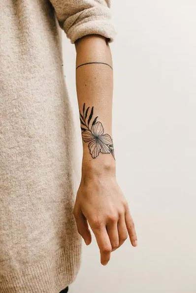 Tatouage Bracelet Avec Grande Fleur 