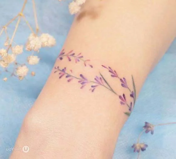 Tatouage Bracelet Avec Fleurs Violettes