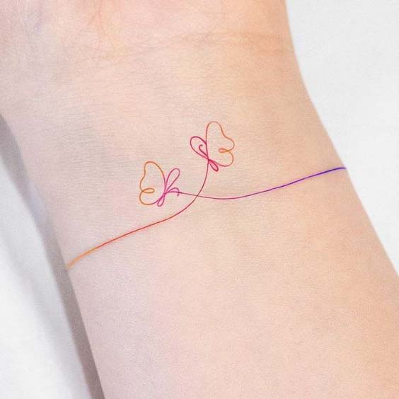 Tatouage Bracelet Papillon D'un Seul Trait