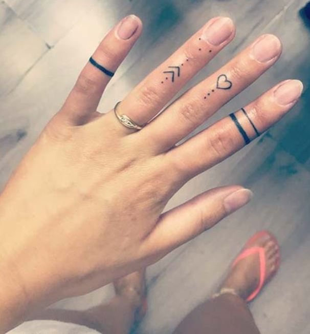 tatouages ​​​​au Doigt Uniques Pour Les Femmes