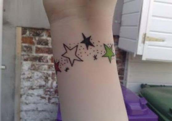 Tatouage Bracelet Avec étoiles Colorées