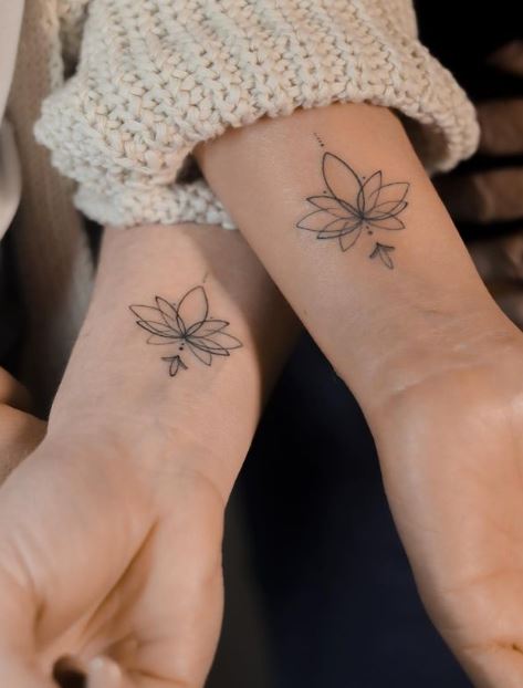 Tatouage Poignet Femme Lotus Ornemental 