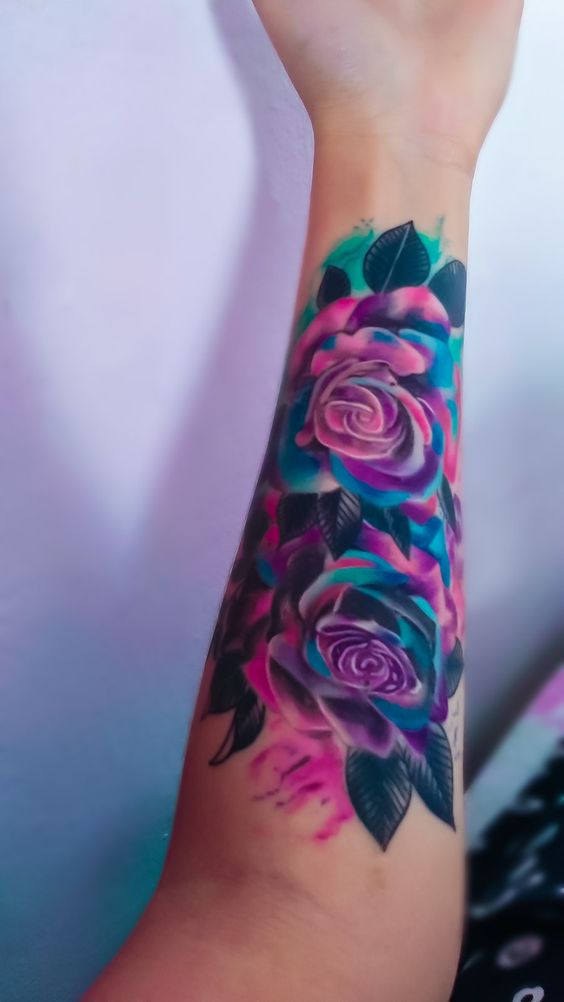 Tatouage fleurs multicolores