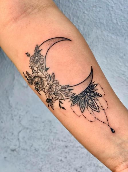 Tatouage Poignet Femme Croissant De Lune à Fleurs Et Mandala 
