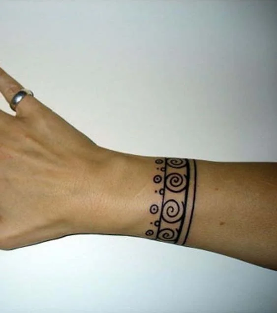 Tatouage Bracelet Tribal Motif Spiral