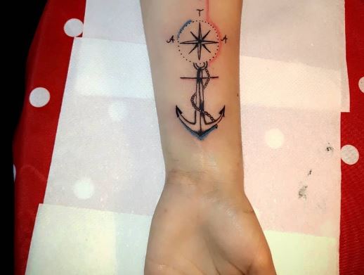 Tatouage Poignet Femme Ancre Marine, Boussole Et Initiales